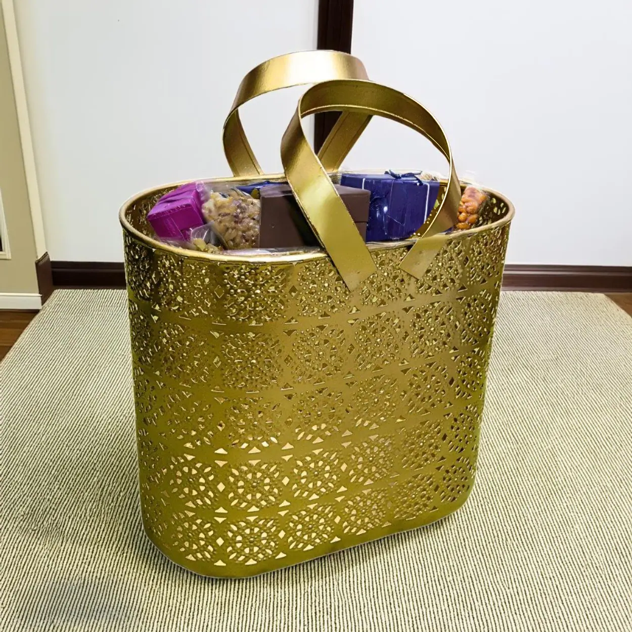 Metal Gold Gift Hamper Bag for Gifting