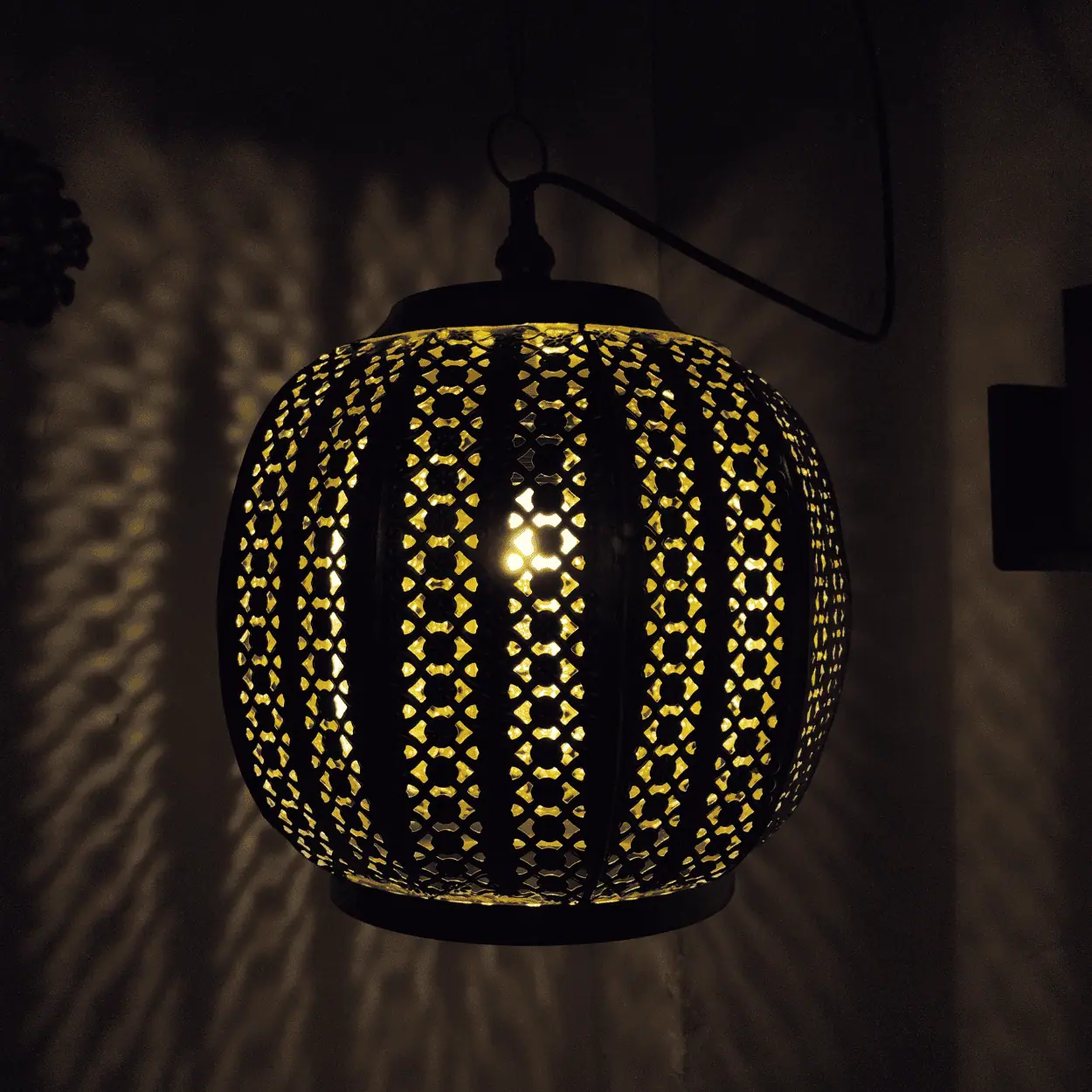 Antique Oval Hanging Votive Lamp for Home Decor & Gifting